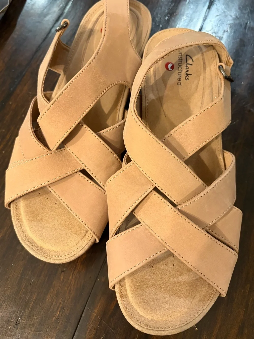 Clarks Unstructured Women’s Light Tan Cross-Strap Slingback wedge Sandals 8.5